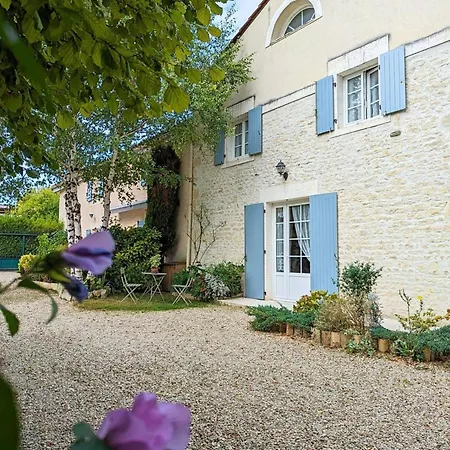 Au Bord De La Charente Avec Jardin Privatif, Wifi Fibre, Velos Et Equipements Familiaux - Fr-1-653-162 *